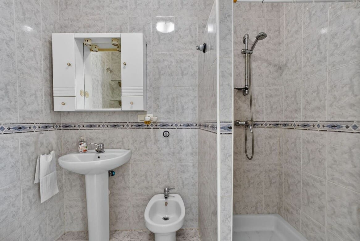 2 slaapkamer Huis te koop in Torrevieja met zwembad - € 199.000 (Ref: 10186714)