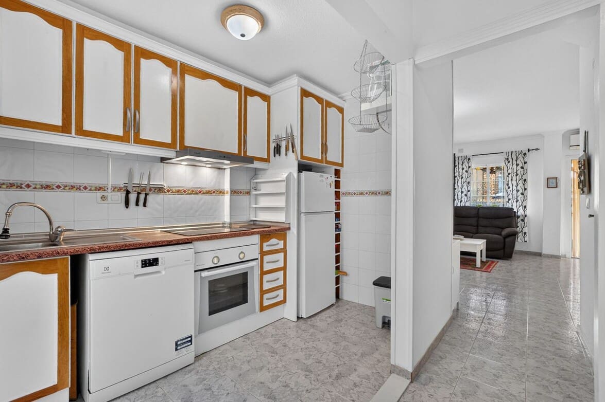 2 slaapkamer Huis te koop in Torrevieja met zwembad - € 199.000 (Ref: 10186714)