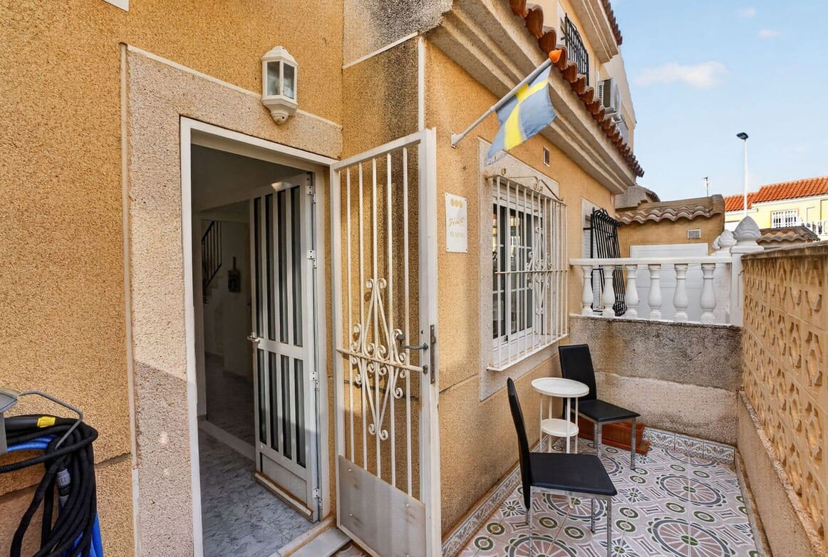 2 slaapkamer Huis te koop in Torrevieja met zwembad - € 199.000 (Ref: 10186714)