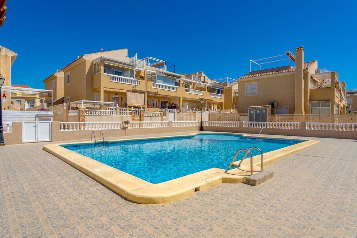 2 slaapkamer Huis te koop in Torrevieja met zwembad - € 199.000 (Ref: 10186714)