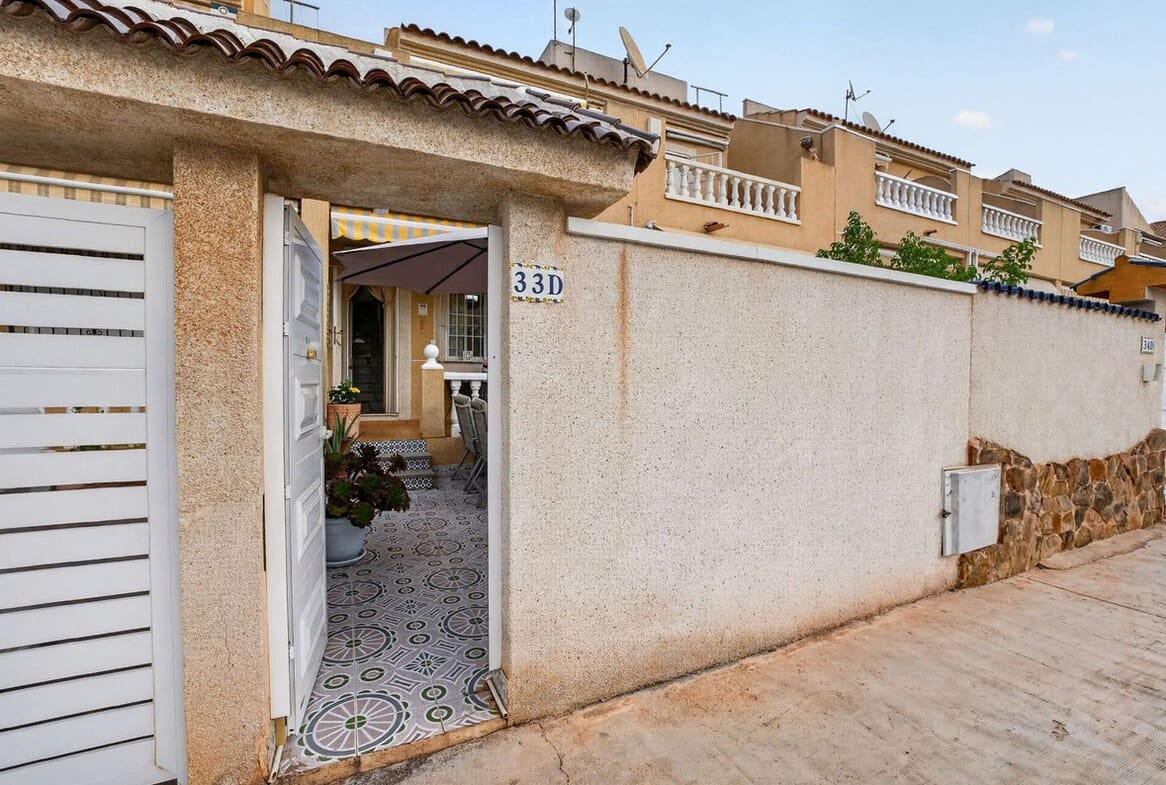2 slaapkamer Huis te koop in Torrevieja met zwembad - € 199.000 (Ref: 10186714)