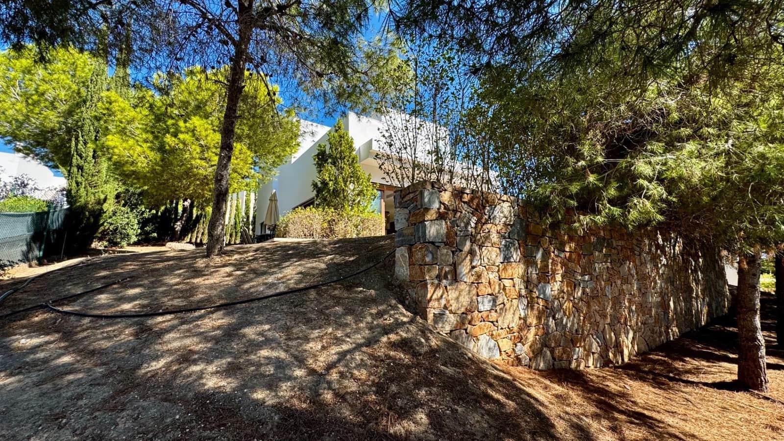 3 bedroom Villa for sale in Orihuela with pool - € 649,000 (Ref: 9513633)