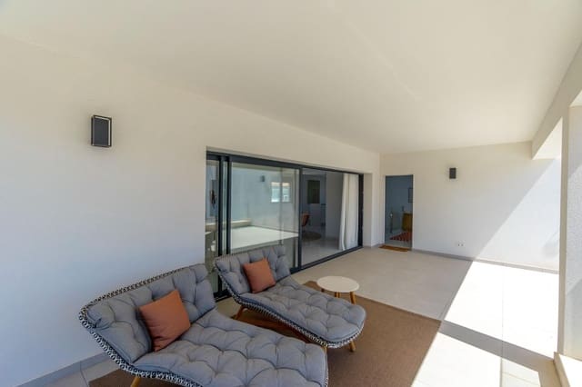 Chalet de 5 habitaciones en La Veleta, Torrevieja en venta con piscina garaje - 1.490.000 € (Ref: 9513639)