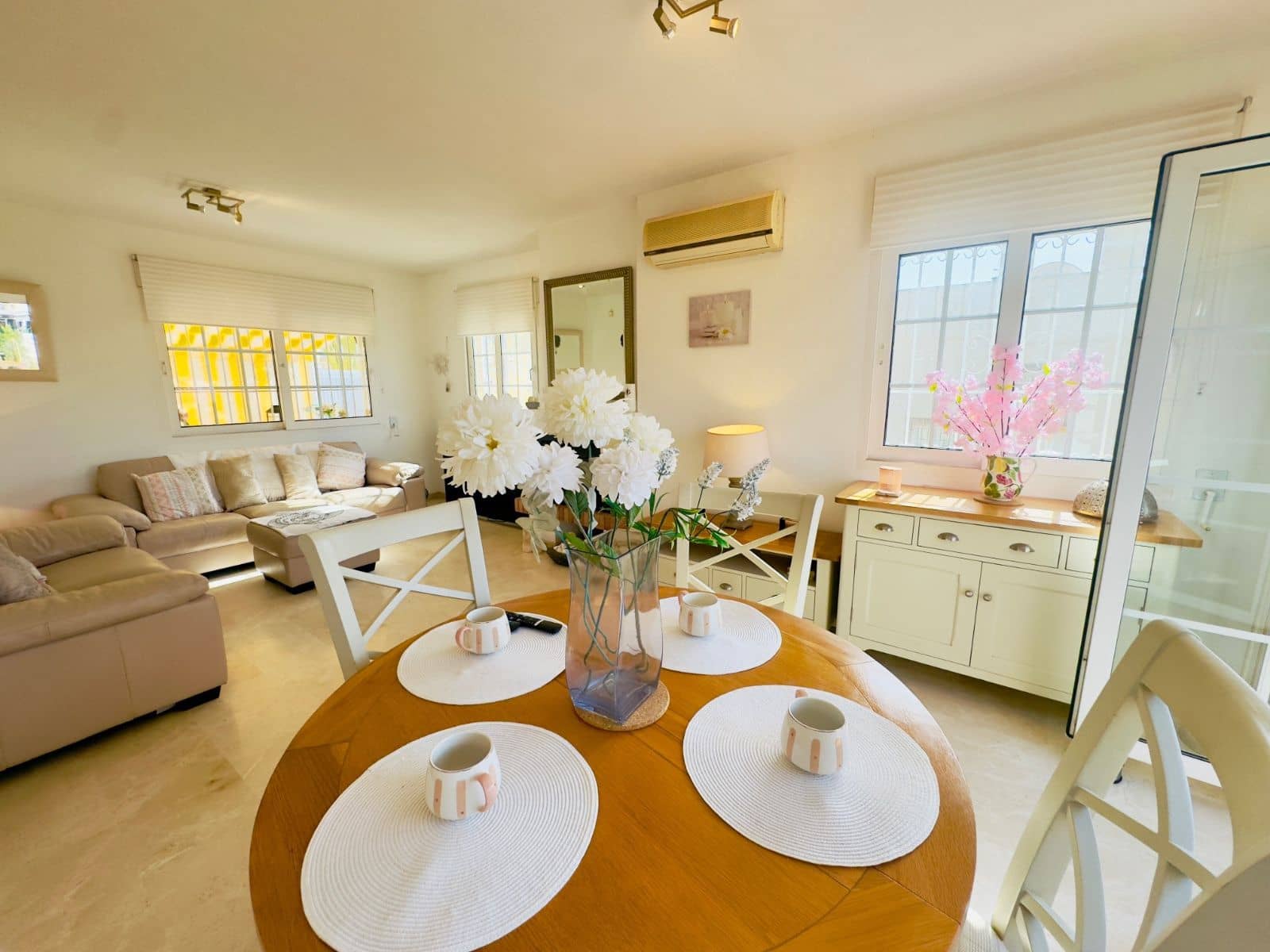 3 sypialnia Willa na sprzedaż w Playa Flamenca z basenem garażem - 365 000 € (Ref: 9513641)