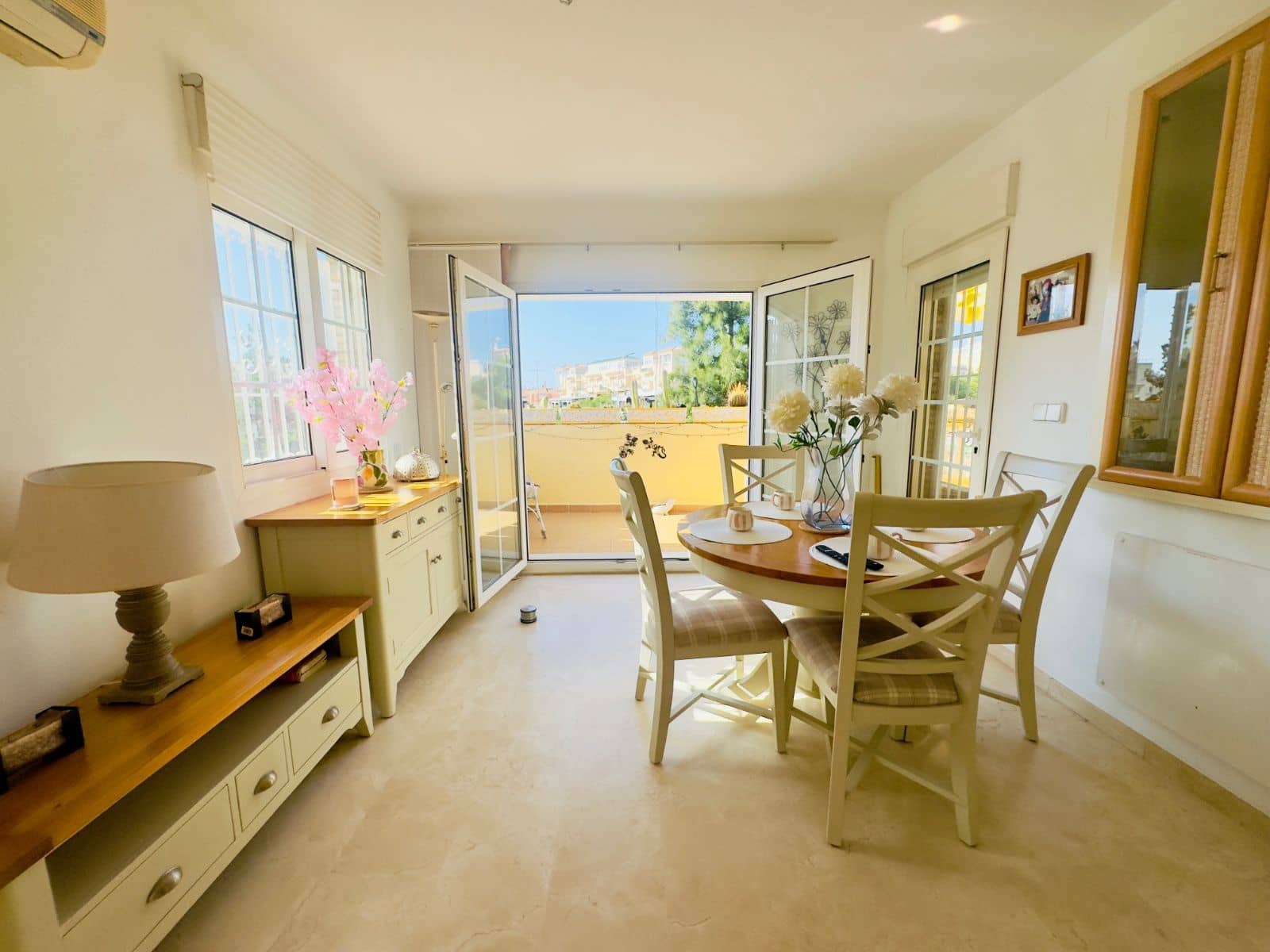 3 sypialnia Willa na sprzedaż w Playa Flamenca z basenem garażem - 365 000 € (Ref: 9513641)