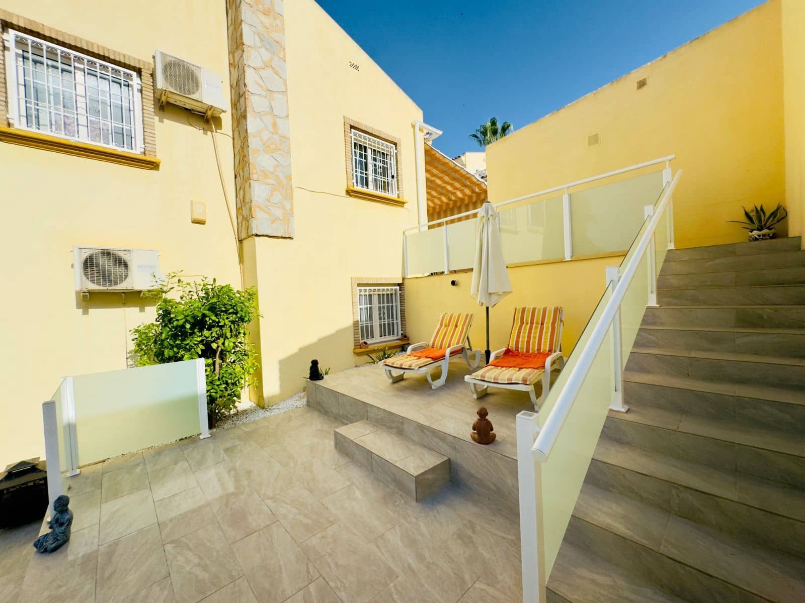 3 sypialnia Willa na sprzedaż w Playa Flamenca z basenem garażem - 365 000 € (Ref: 9513641)