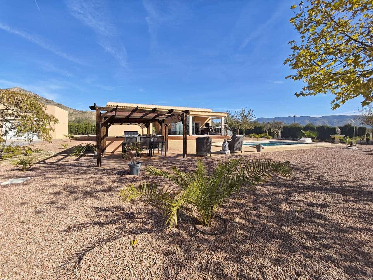 3 soveværelse Villa til salg i Sax med garage - € 399.995 (Ref: 9513651)