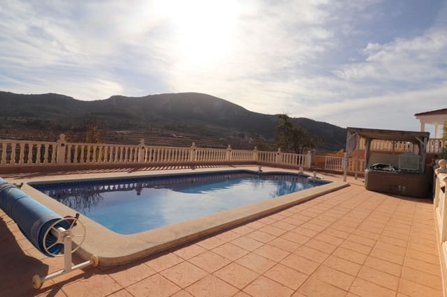 4 bedroom Villa for sale in La Romana with pool - € 379,000 (Ref: 9513664)