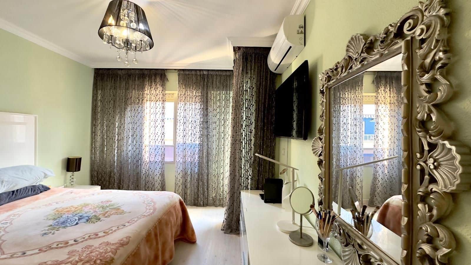 4 chambre Appartement à vendre à Torrevieja avec piscine - 199 900 € (Ref: 9513686)