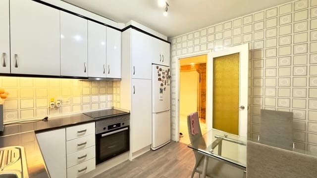 4 chambre Appartement à vendre à Centro, Torrevieja avec piscine - 199 900 € (Ref: 9513686)