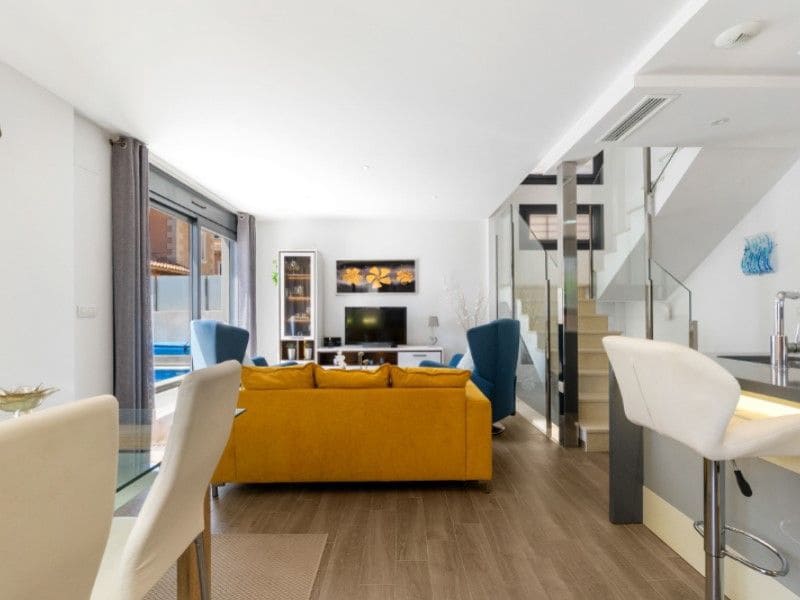 Chalet de 5 habitaciones en Aguas Nuevas en venta - 439.000 € (Ref: 9513692)