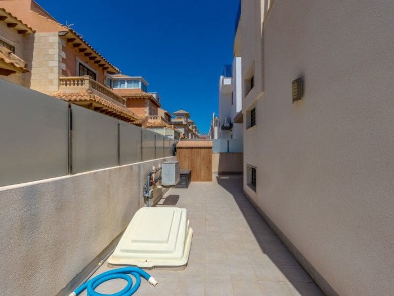 Chalet de 5 habitaciones en Aguas Nuevas en venta - 439.000 € (Ref: 9513692)