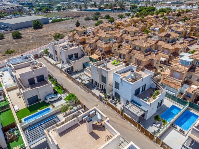 Chalet de 5 habitaciones en Aguas Nuevas en venta - 439.000 € (Ref: 9513692)