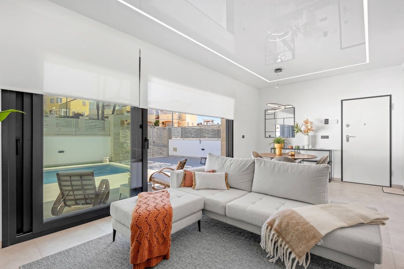 3 slaapkamer Villa te koop in Filipinas met zwembad - € 519.500 (Ref: 9513693)