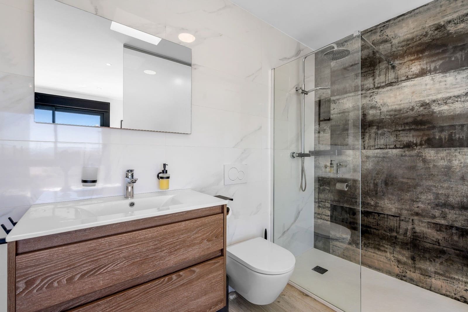 4 bedroom Villa for sale in Los Alcazares with pool garage - € 649,000 (Ref: 9513724)