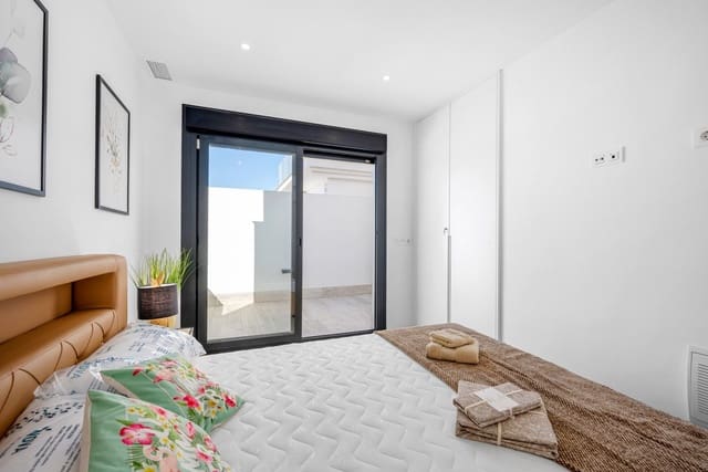 4 slaapkamer Villa te koop in Los Alcázares met zwembad garage - € 649.000 (Ref: 9513724)