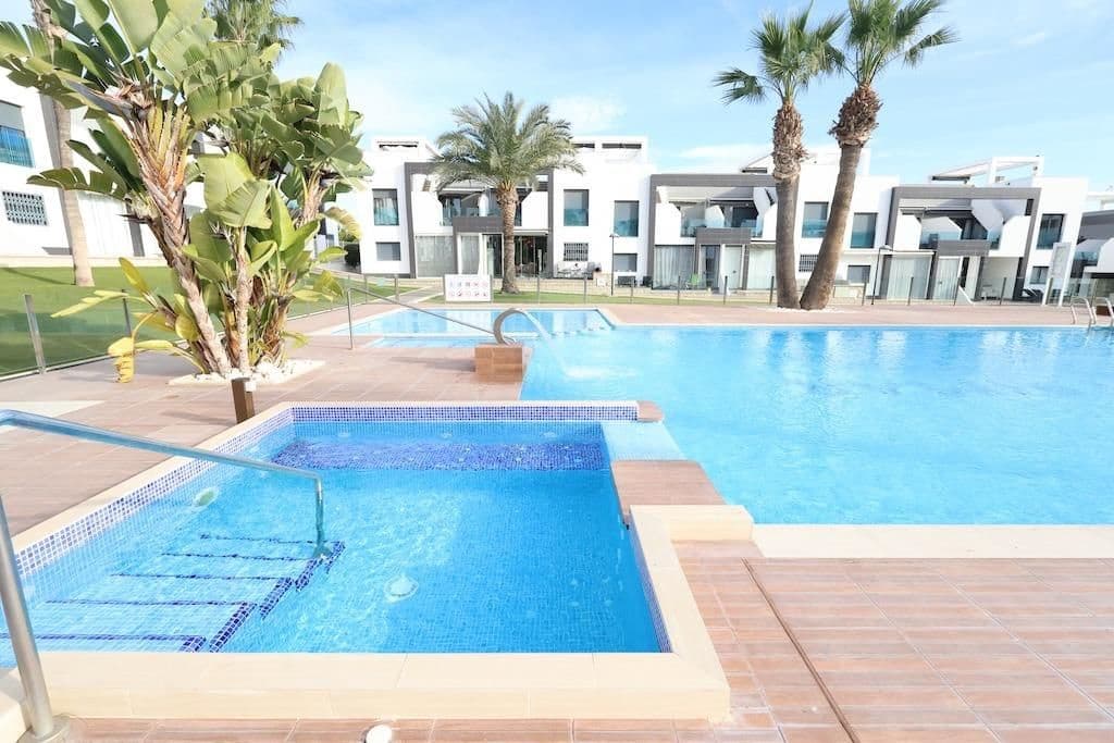 Bungalow de 2 habitaciones en La Zenia en venta - 280.000 € (Ref: 9513759)