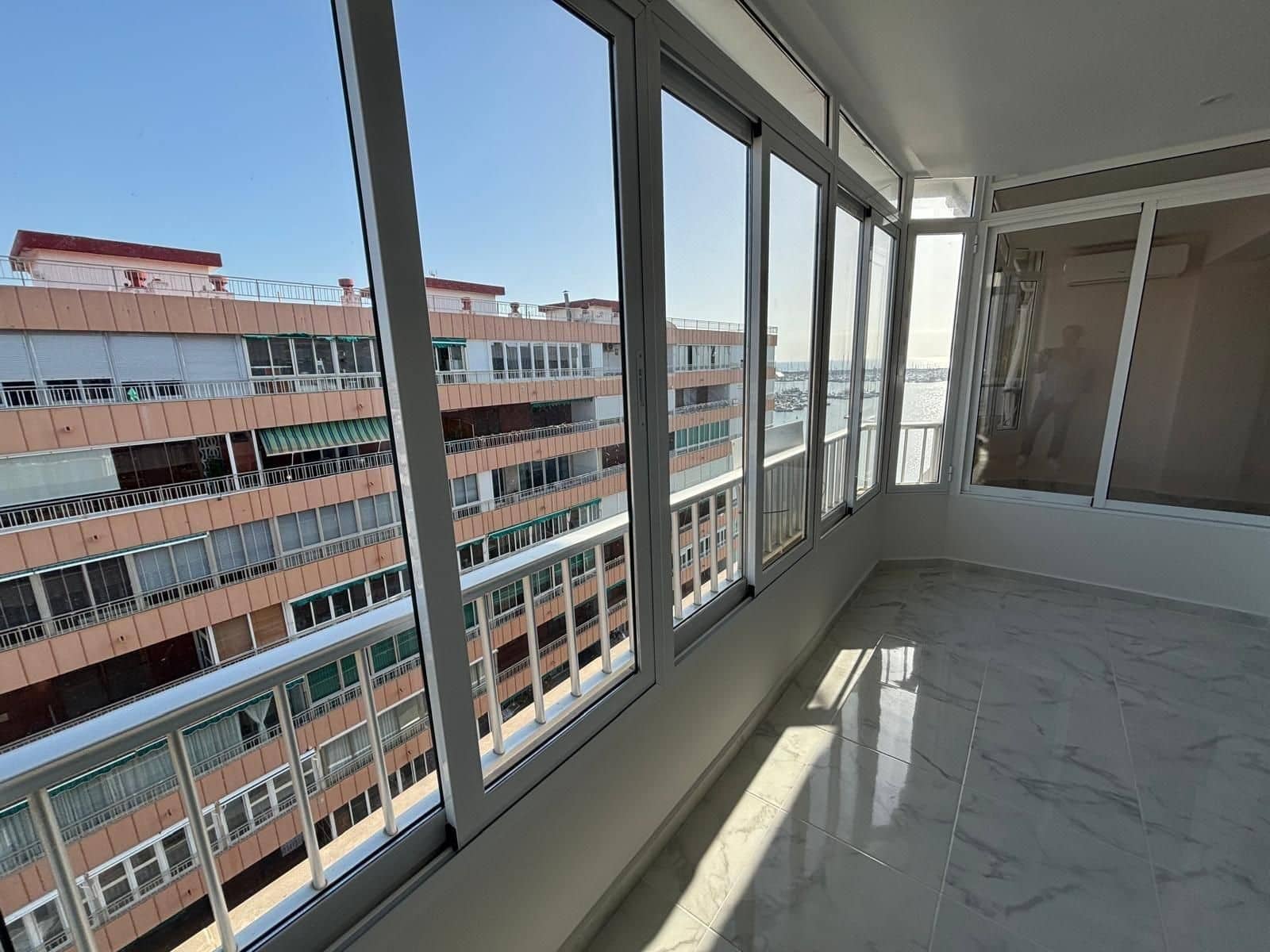 3 chambre Penthouse à vendre à Torrevieja avec piscine - 335 000 € (Ref: 9513761)
