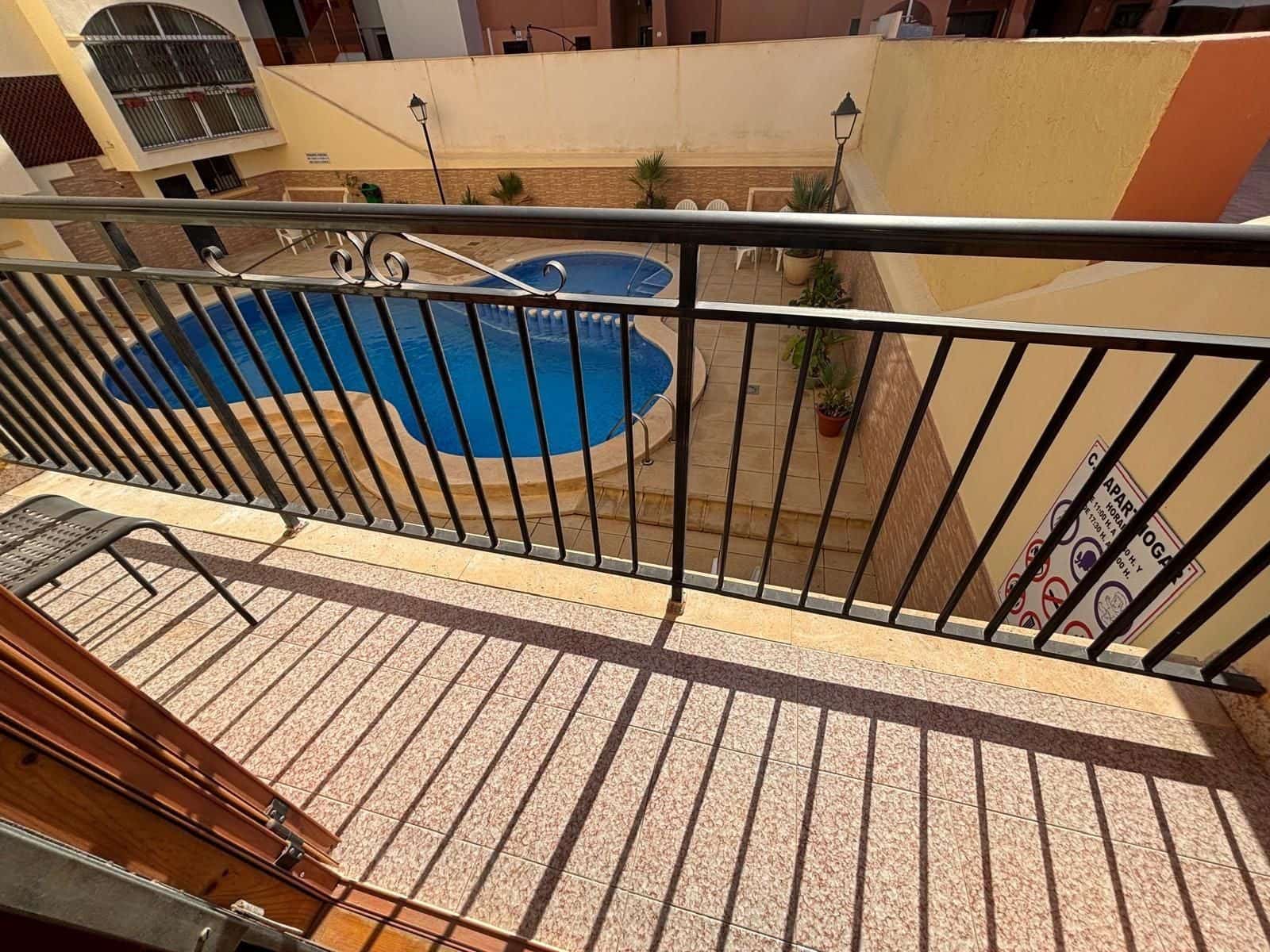 Apartamento de 2 habitaciones en Torrevieja en venta con piscina - 219.000 € (Ref: 9513762)