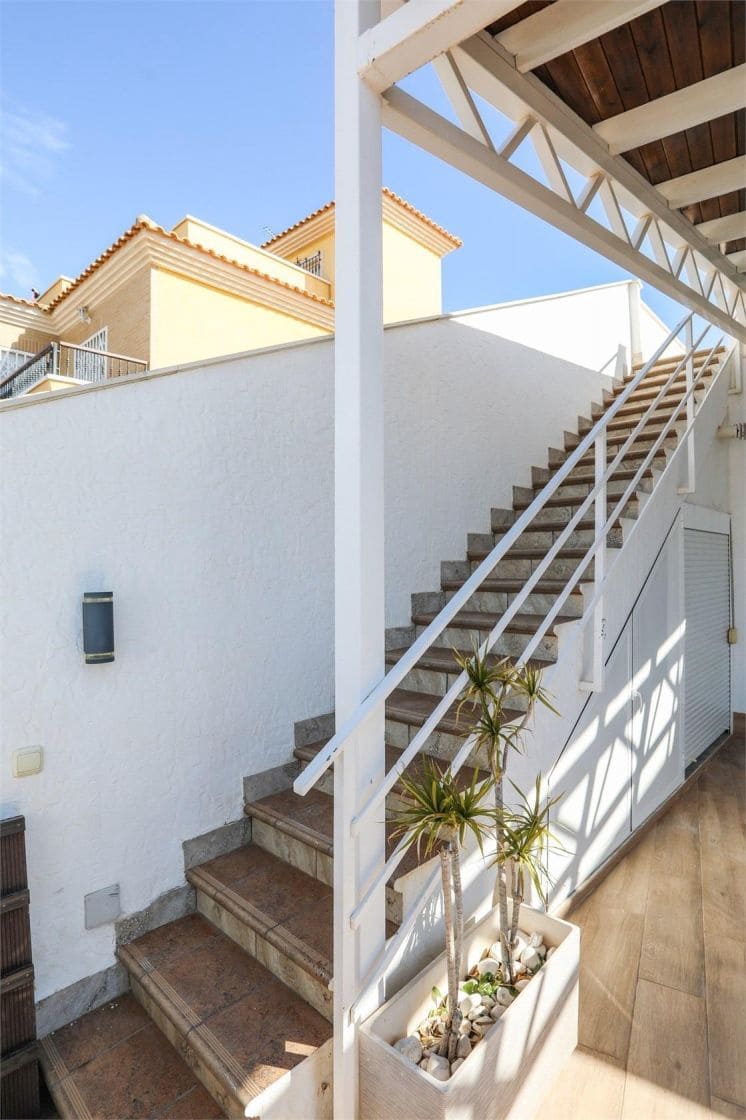 3 bedroom Villa for sale in Torre de la Horadada - € 598,000 (Ref: 9513773)