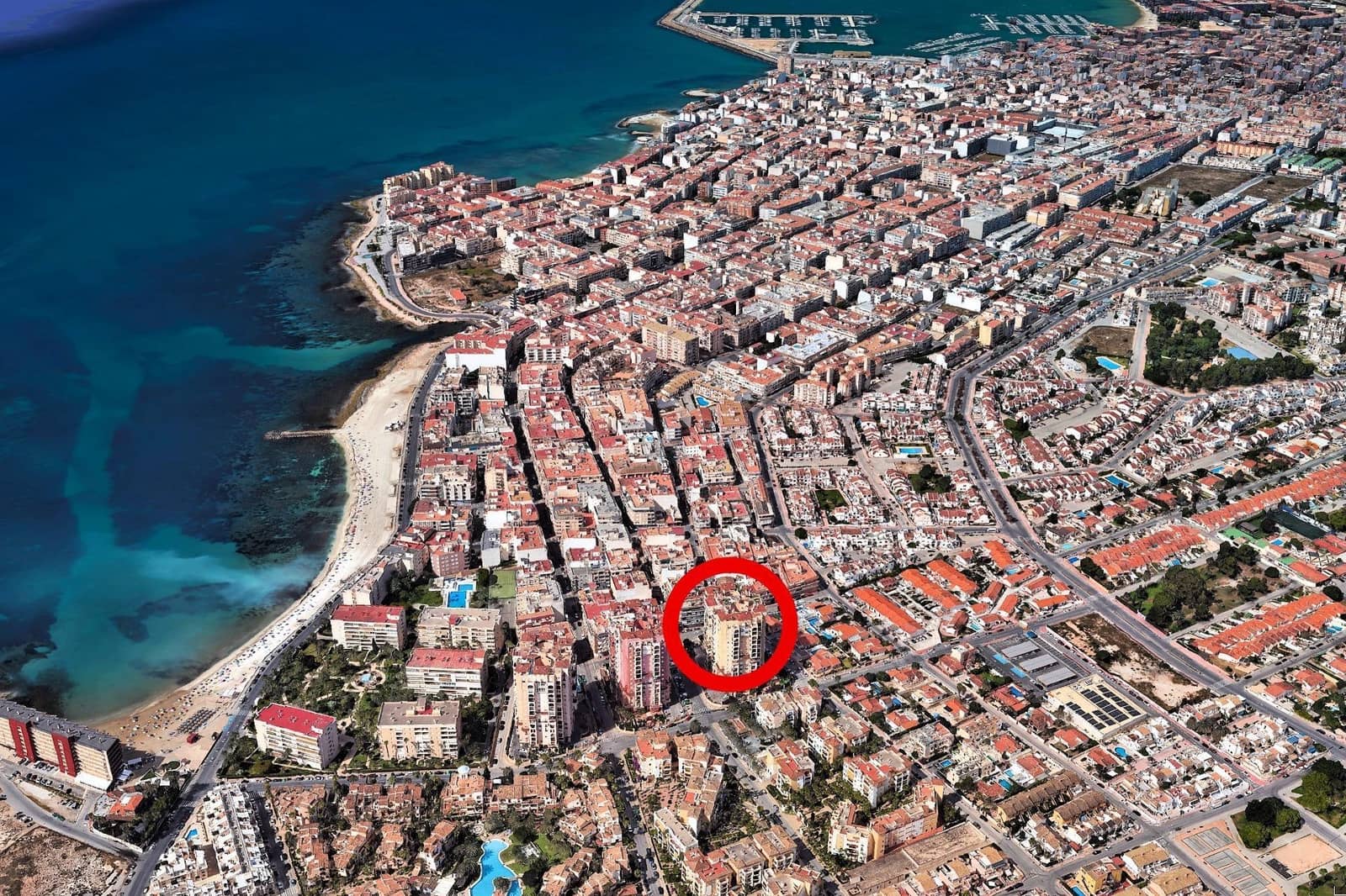 3 makuuhuone Huoneisto myytävänä paikassa Torrevieja mukana uima-altaan - 259 900 € (Ref: 9513777)