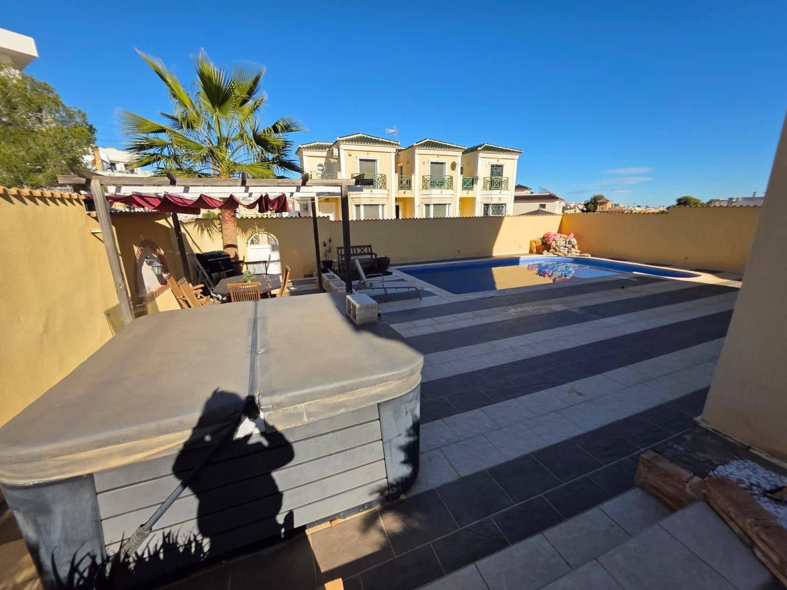 4 slaapkamer Villa te koop in Orihuela Costa met zwembad - € 354.000 (Ref: 9513788)
