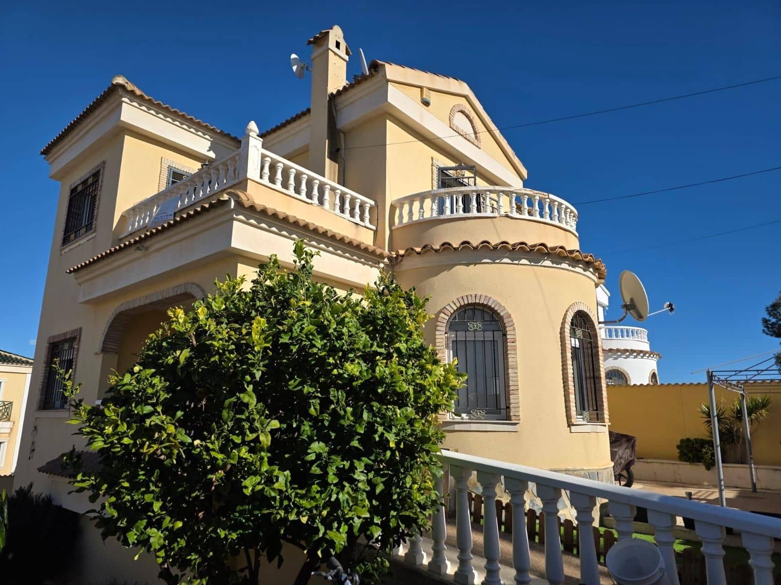 4 sypialnia Willa na sprzedaż w Orihuela Costa z basenem - 348 900 € (Ref: 9513788)