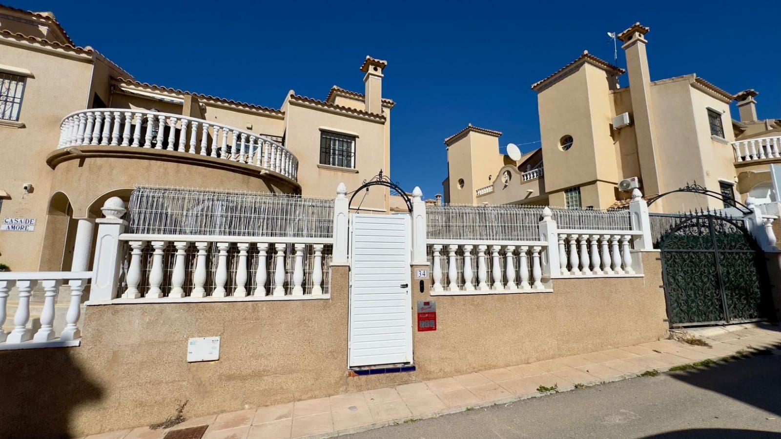 2 slaapkamer Villa te koop in Orihuela Costa met zwembad - € 329.000 (Ref: 9513815)