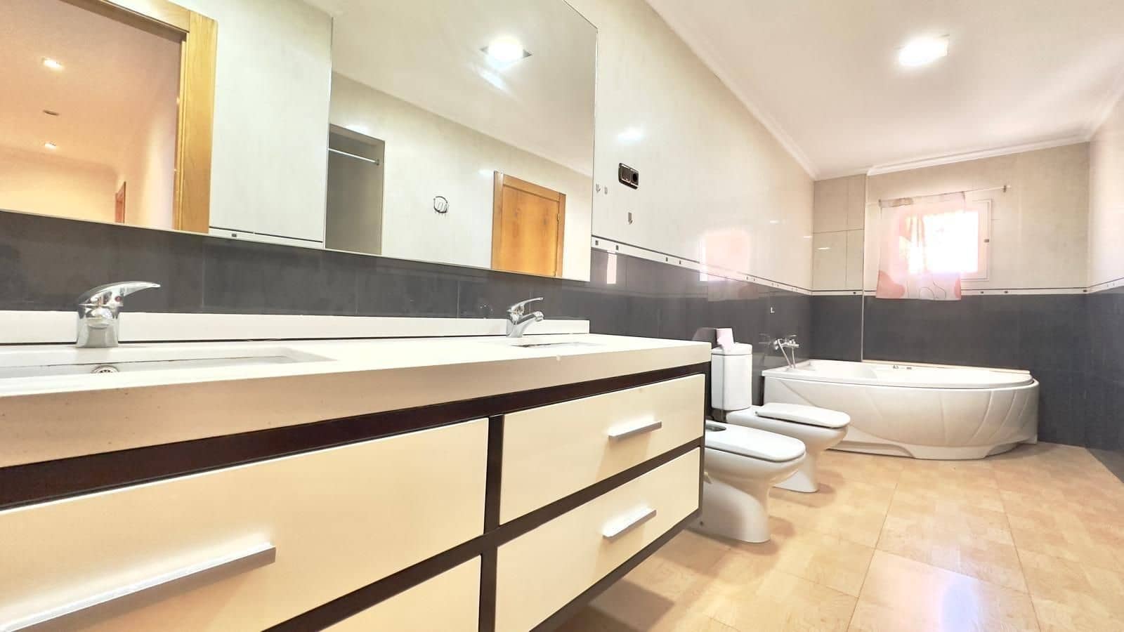 3 quarto Apartamento para venda em Torrevieja - 194 900 € (Ref: 9513822)