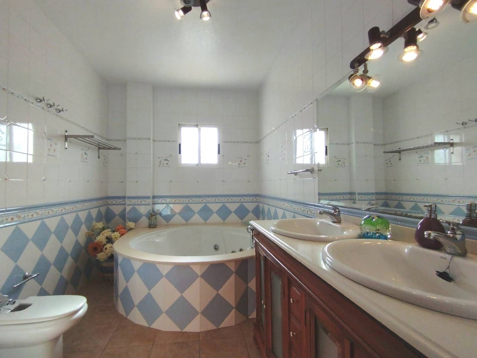 6 sypialnia Willa na sprzedaż w Torrevieja z basenem - 539 000 € (Ref: 9513838)