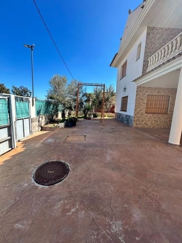 4 soveværelse Villa til salg i Los Alcázares med swimmingpool - € 260.000 (Ref: 9513857)