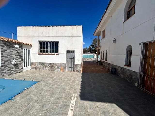 4 soveværelse Villa til salg i Los Alcázares med swimmingpool - € 260.000 (Ref: 9513857)