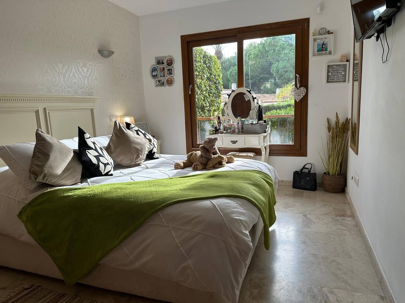 2 bedroom Apartment for sale in Punta Prima with garage - € 289,995 (Ref: 9513881)