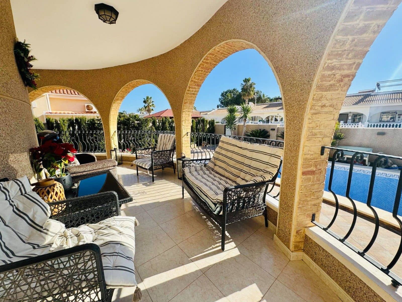 3 slaapkamer Villa te koop in Benijofar met zwembad - € 325.000 (Ref: 9513898)