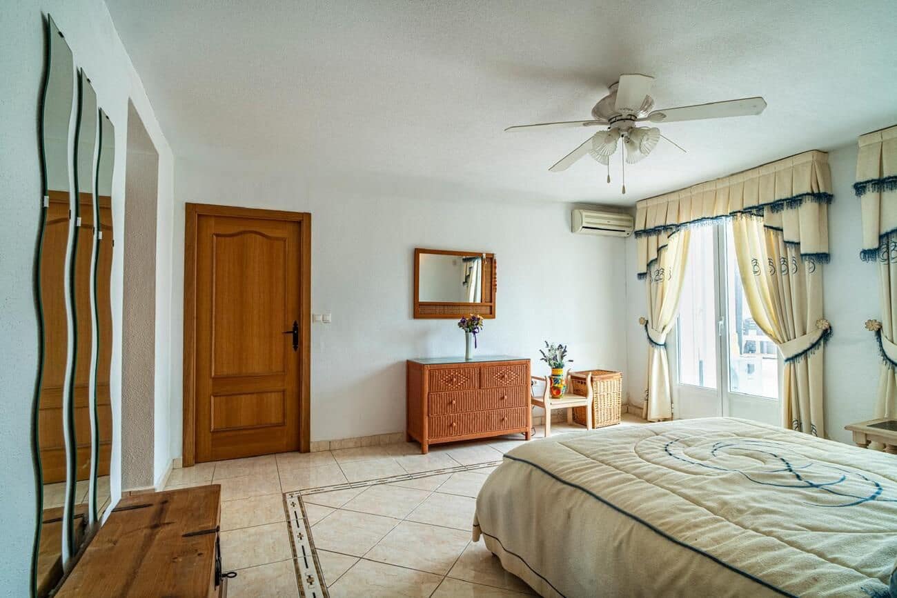 4 quarto Moradia para venda em Orihuela - 650 000 € (Ref: 9513901)