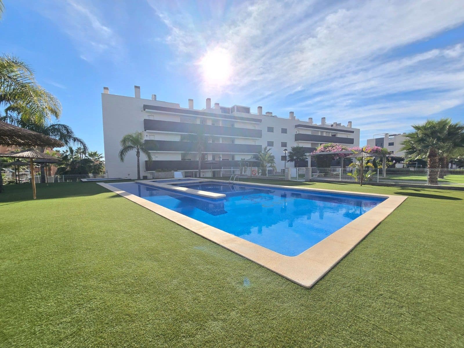 2 soveværelse Lejlighed til salg i Filipinas med swimmingpool garage - € 335.000 (Ref: 9513907)