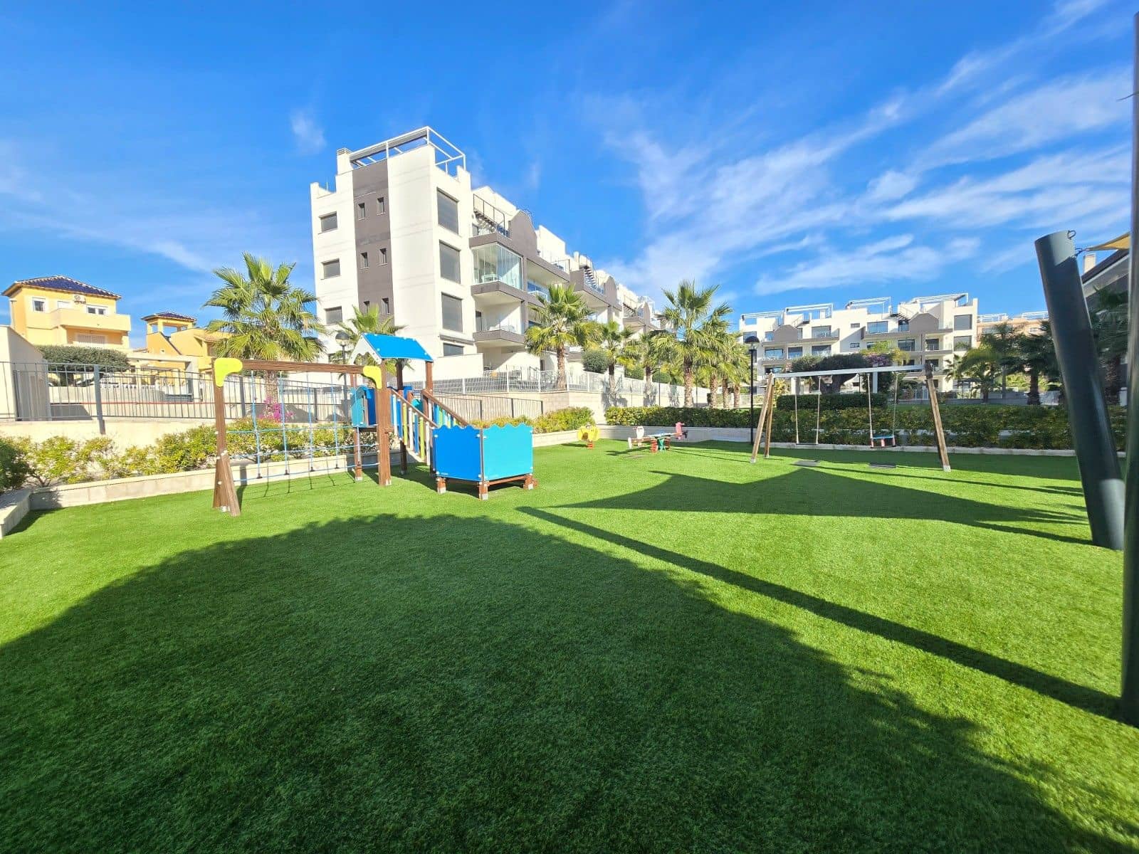 2 soveværelse Lejlighed til salg i Filipinas med swimmingpool garage - € 335.000 (Ref: 9513907)