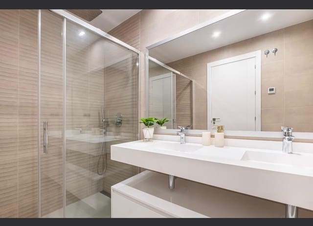 2 bedroom Apartment for sale in Playa Poniente, Benidorm - € 580,000 (Ref: 9513915)