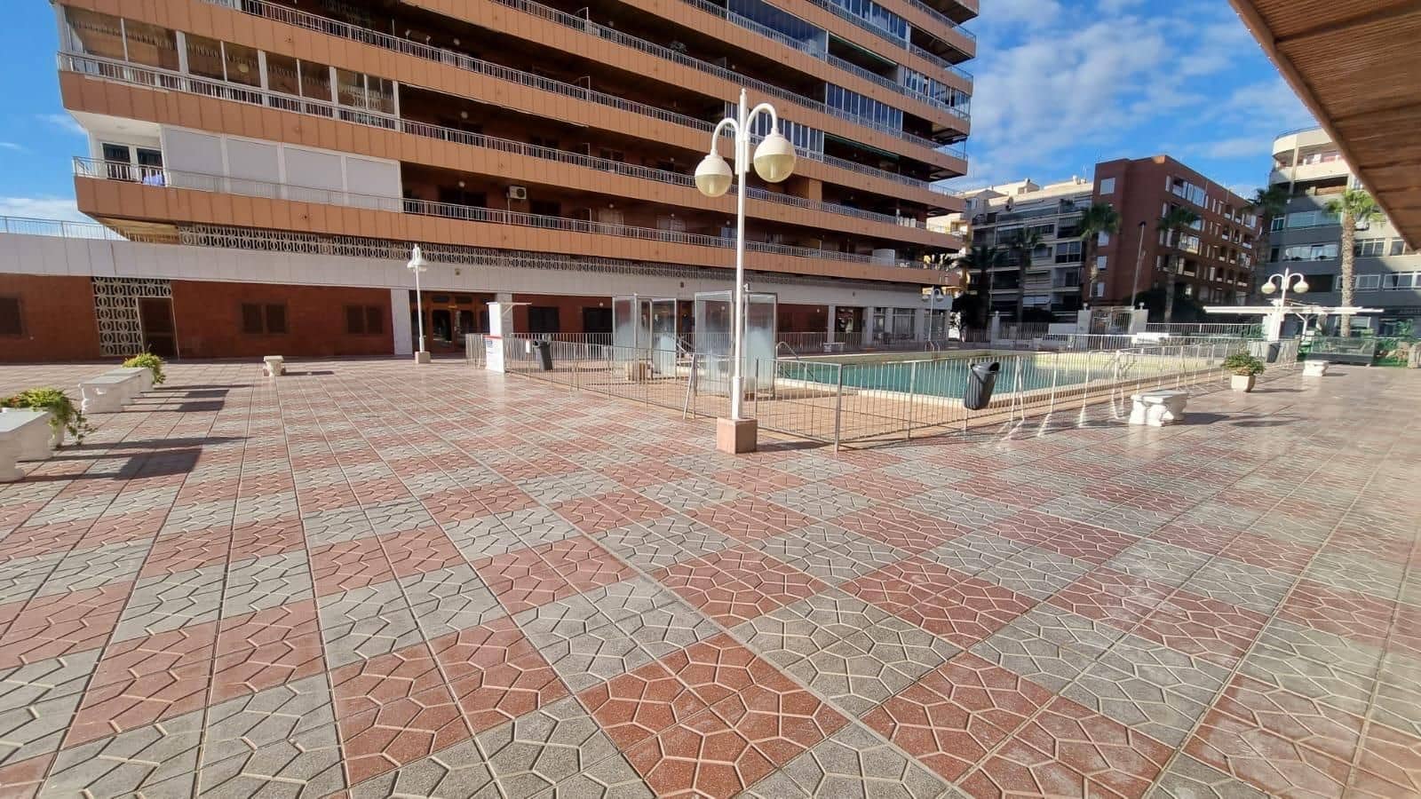 3 sypialnia Penthouse na sprzedaż w Torrevieja z basenem - 330 000 € (Ref: 9513918)