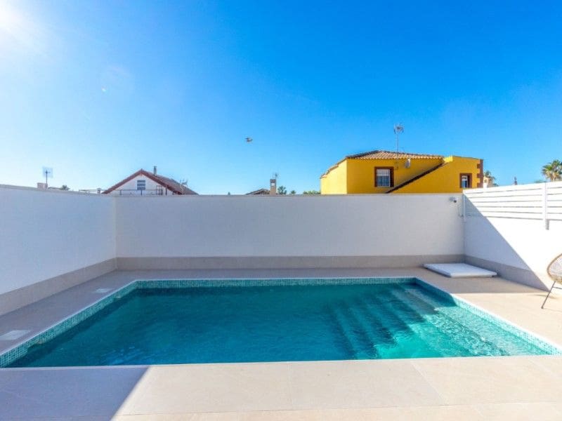 3 bedroom Villa for sale in Torrevieja - € 499,000 (Ref: 9513928)