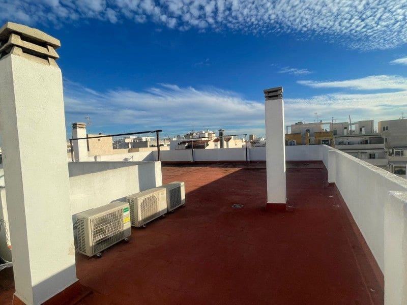 Apartamento de 4 habitaciones en Torrevieja en venta - 270.000 € (Ref: 9513930)