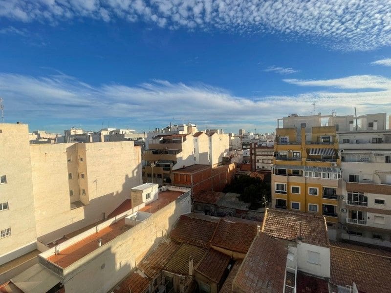 Apartamento de 4 habitaciones en Torrevieja en venta - 270.000 € (Ref: 9513930)