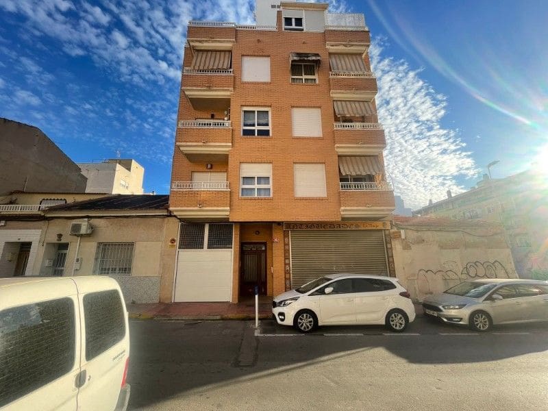 Apartamento de 4 habitaciones en Torrevieja en venta - 270.000 € (Ref: 9513930)