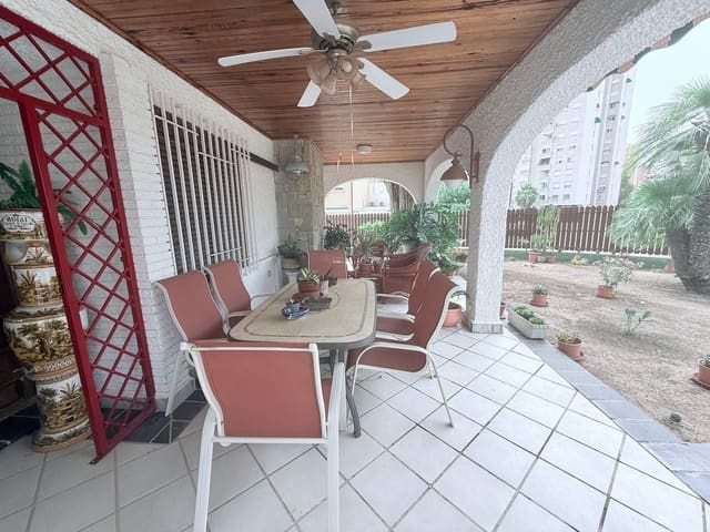 Chalet de 4 habitaciones en Campoamor, Orihuela en venta - 799.000 € (Ref: 9513934)