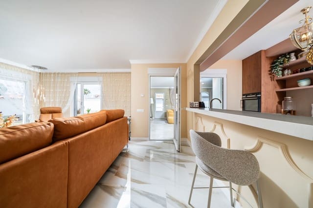 4 quarto Moradia para venda em El Chaparral - La Siesta - La Torreta, Torrevieja com piscina - 1 350 000 € (Ref: 9513969)