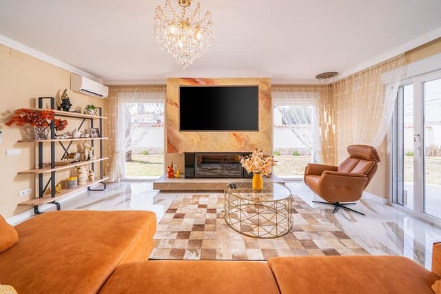 4 bedroom Villa for sale in El Chaparral - La Siesta - La Torreta, Torrevieja with pool - € 1,350,000 (Ref: 9513969)