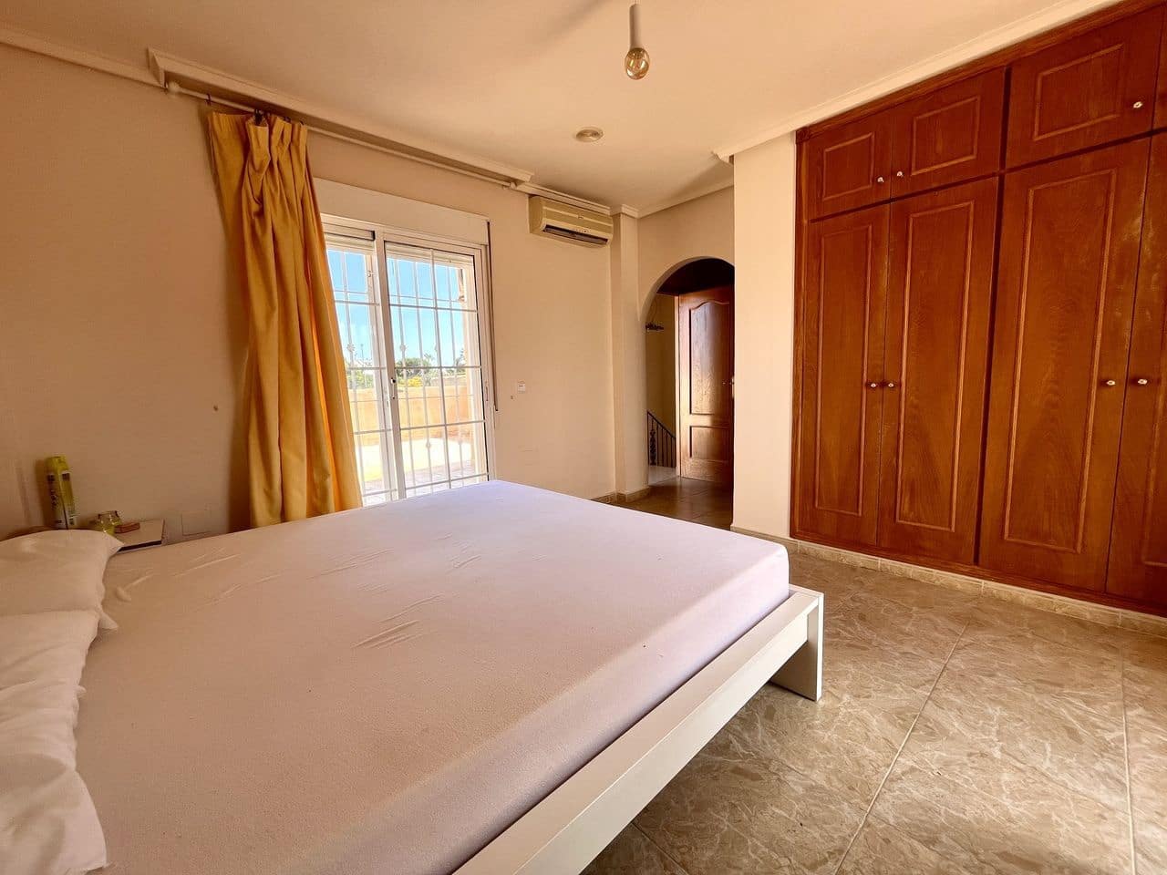 5 bedroom Villa for sale in La Zenia with garage - € 600,000 (Ref: 9513978)