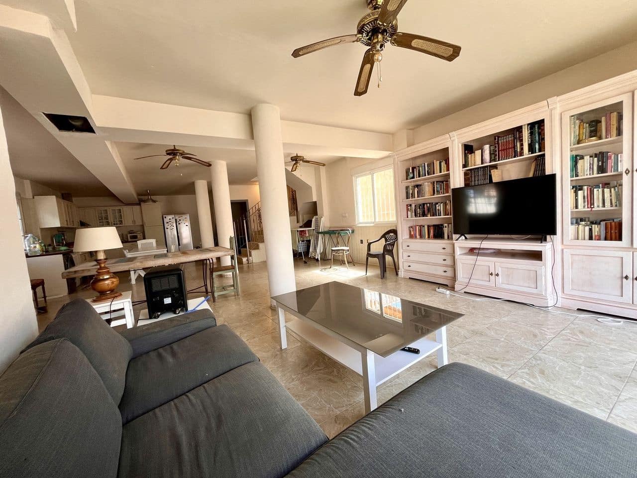 5 bedroom Villa for sale in La Zenia with garage - € 600,000 (Ref: 9513978)