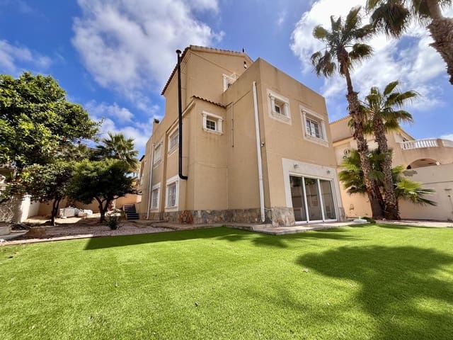 5 bedroom Villa for sale in La Zenia, Orihuela with garage - € 600,000 (Ref: 9513978)
