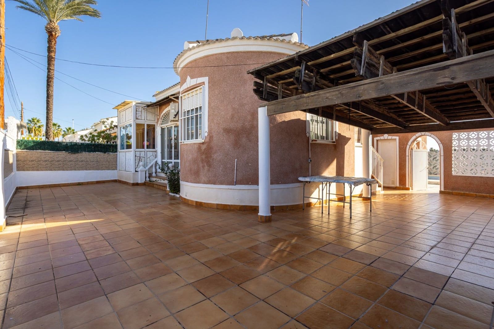 3 makuuhuone Huvila myytävänä paikassa Torrevieja mukana uima-altaan - 330 000 € (Ref: 9514003)